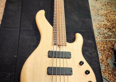 Muckelroy Bass - 5-string headless 32 scale-front