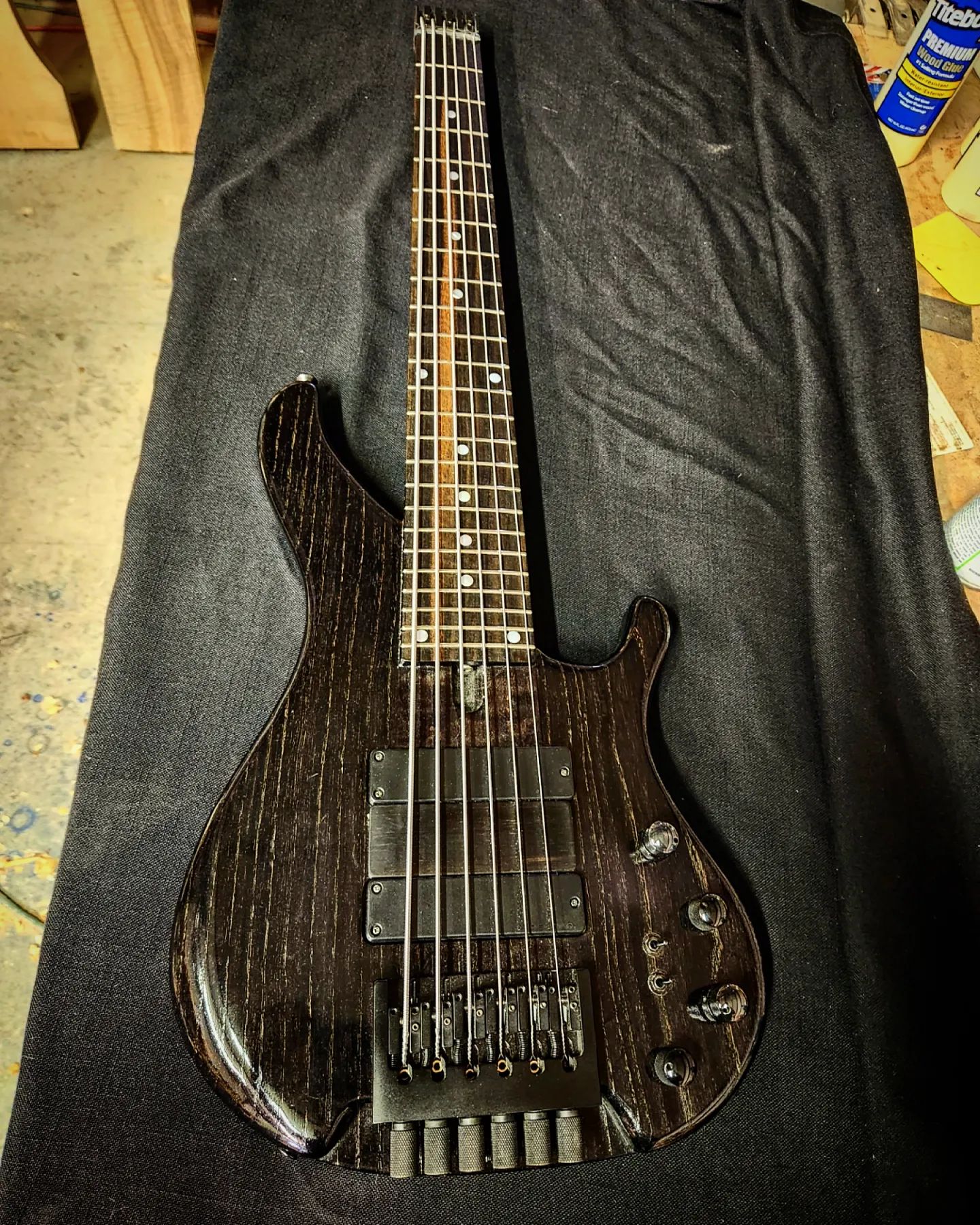 Muckelroy headless 31-inch 6-string bass - front